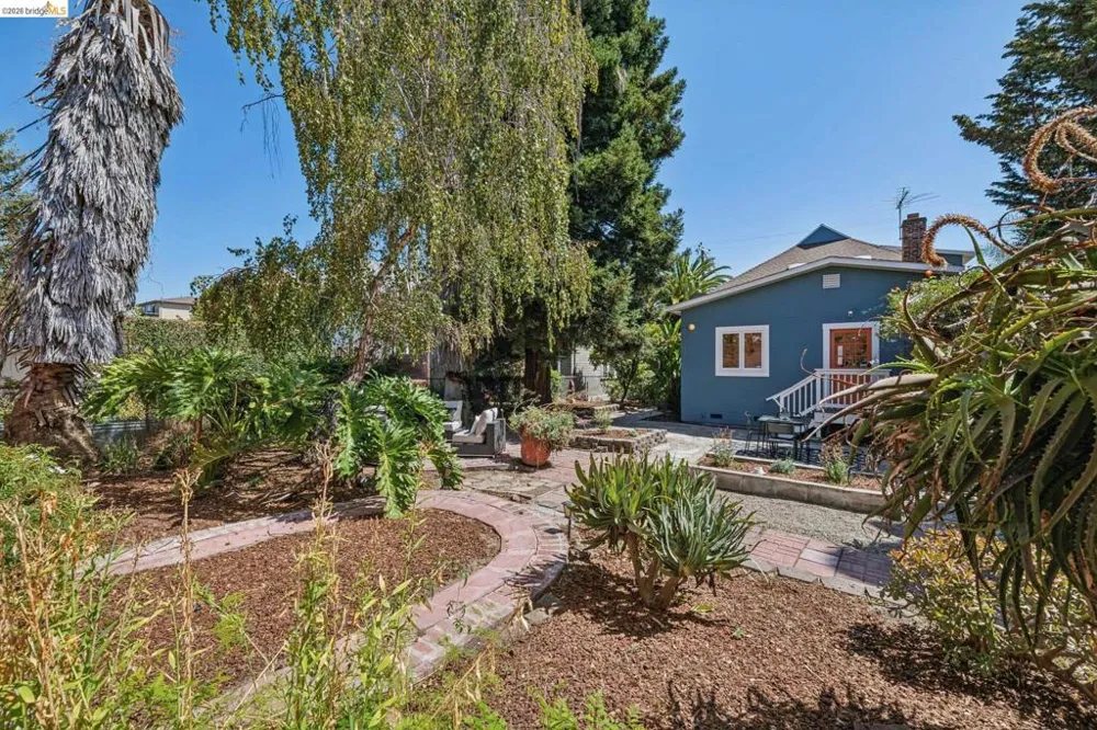 1883 Harmon St Berkeley, CA 94703