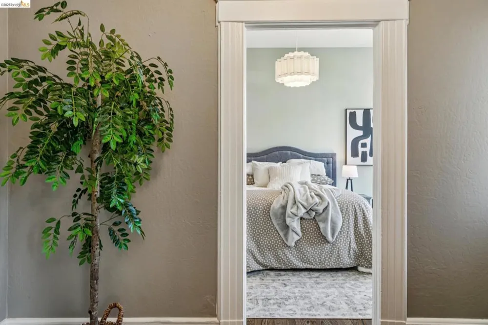 1883 Harmon St Berkeley, CA 94703