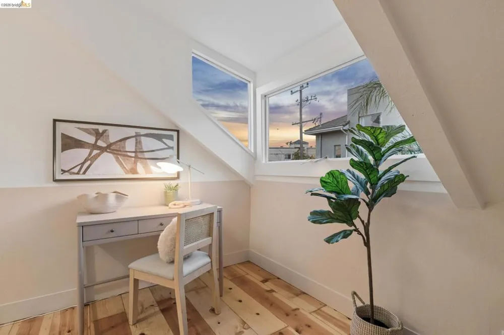 1883 Harmon St Berkeley, CA 94703