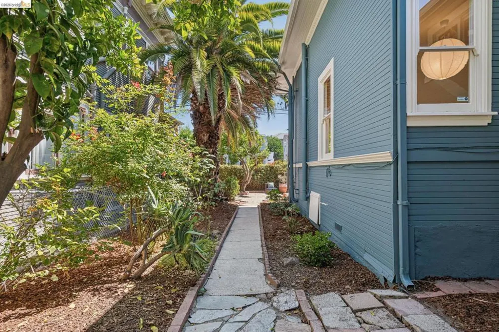 1883 Harmon St Berkeley, CA 94703