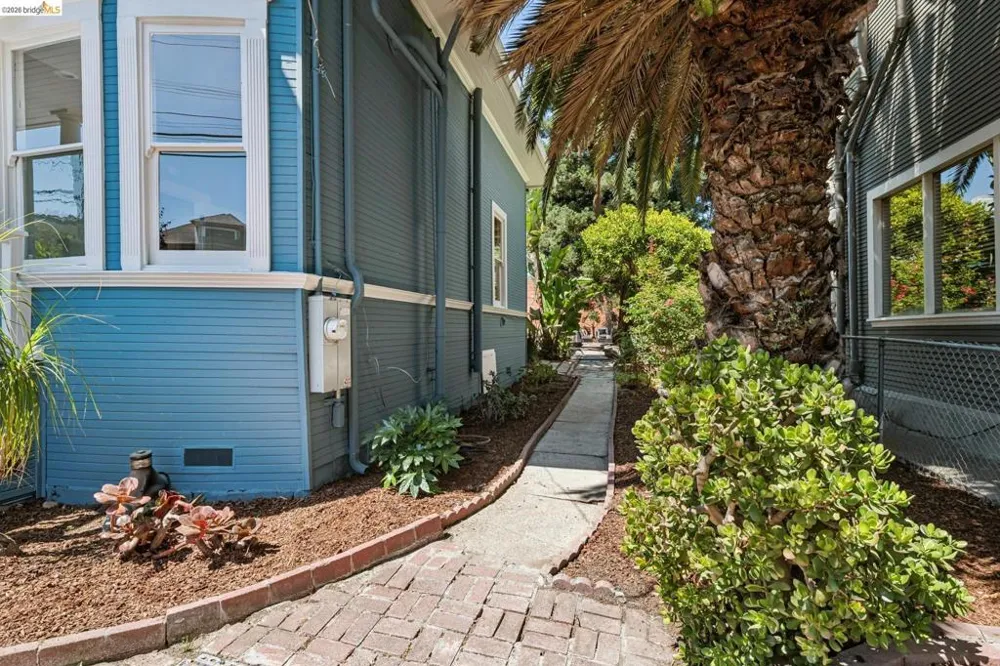 1883 Harmon St Berkeley, CA 94703