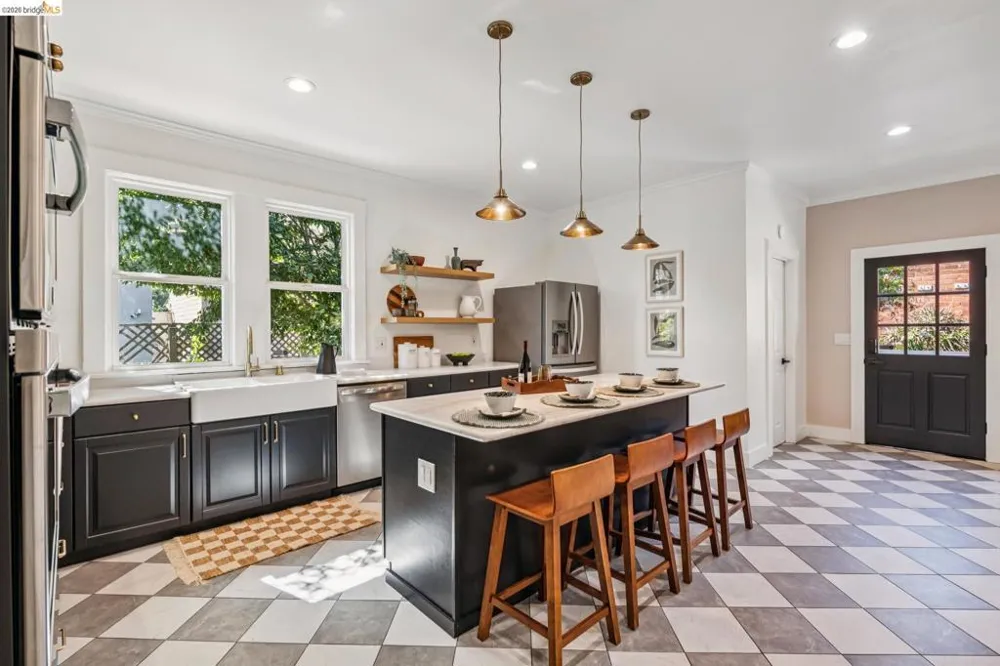 1883 Harmon St Berkeley, CA 94703