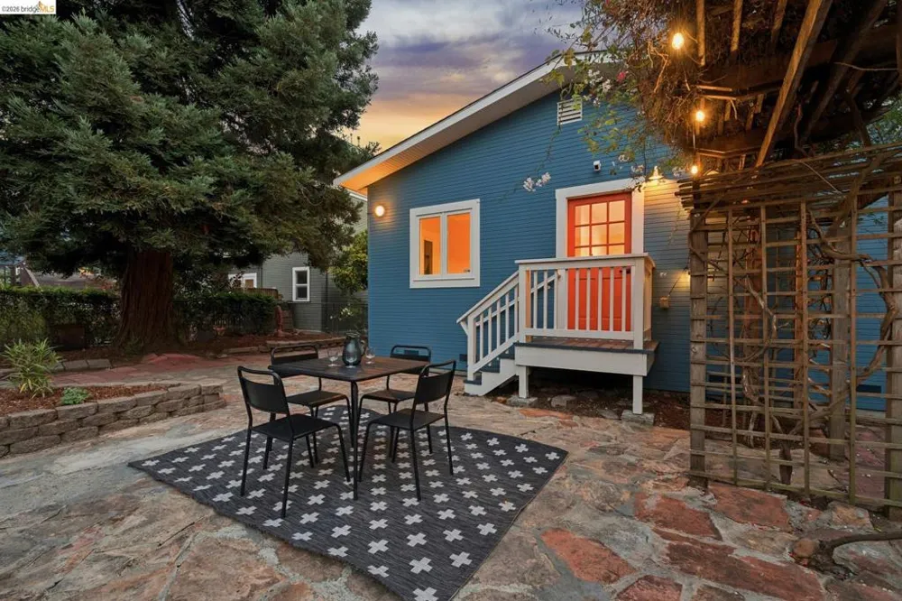 1883 Harmon St Berkeley, CA 94703