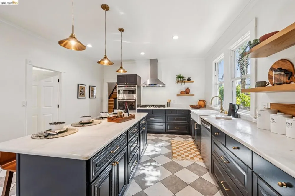 1883 Harmon St Berkeley, CA 94703