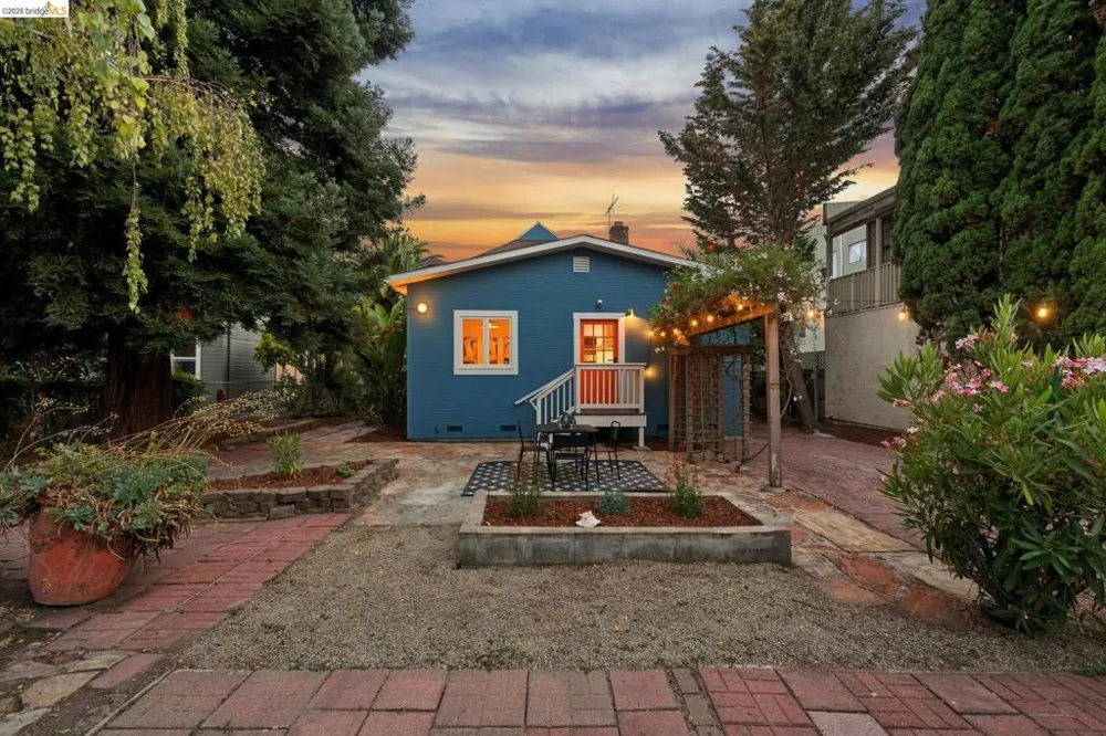 1883 Harmon St Berkeley, CA 94703