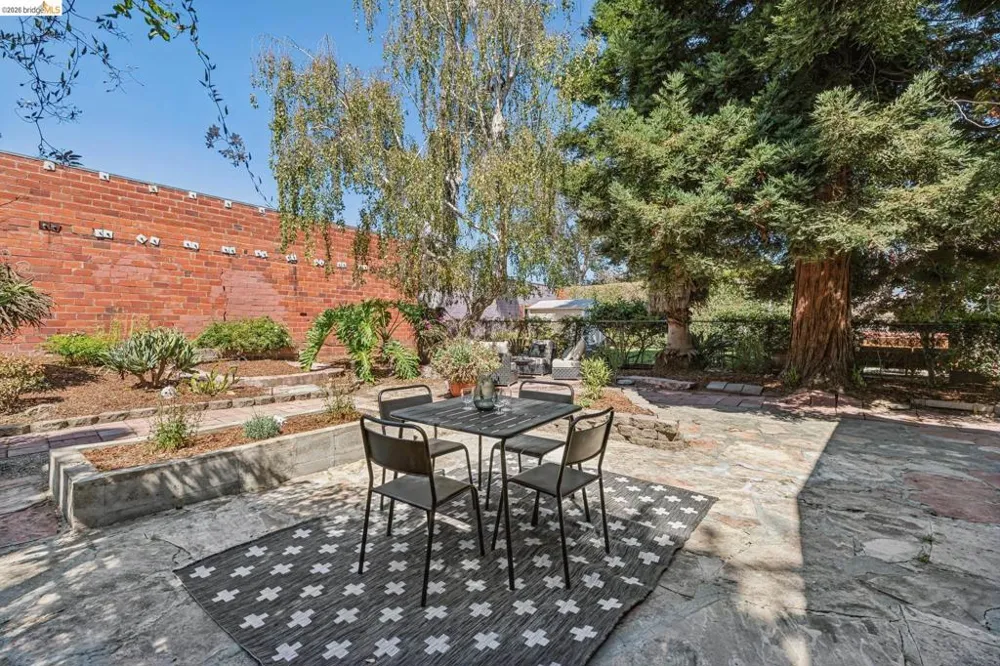 1883 Harmon St Berkeley, CA 94703