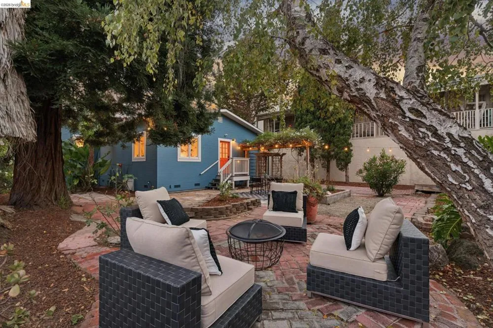 1883 Harmon St Berkeley, CA 94703