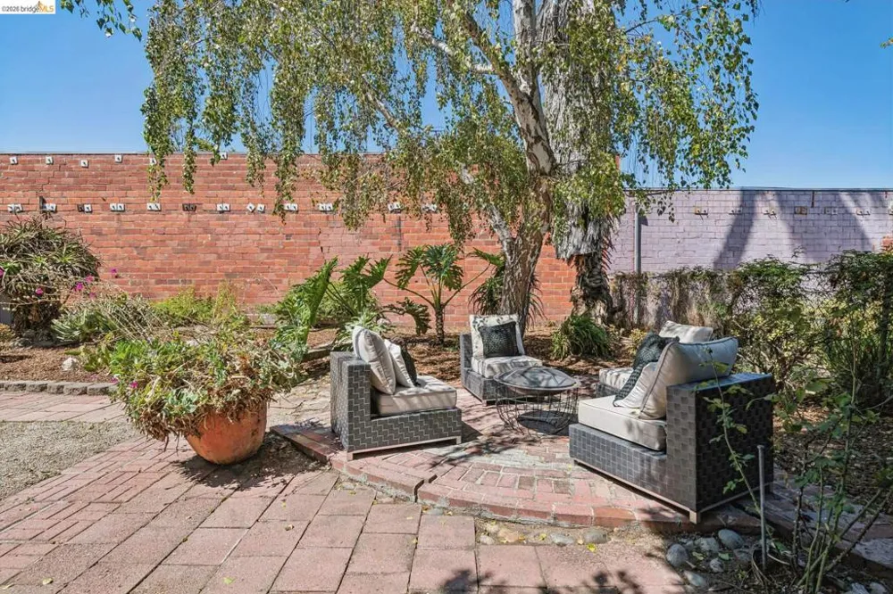 1883 Harmon St Berkeley, CA 94703
