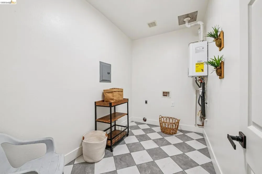 1883 Harmon St Berkeley, CA 94703