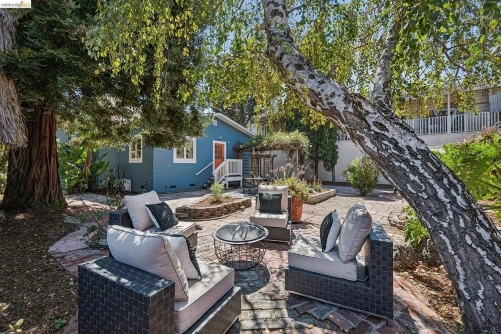 1883 Harmon St Berkeley, CA 94703