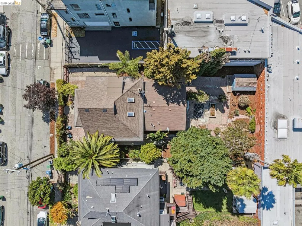 1883 Harmon St Berkeley, CA 94703