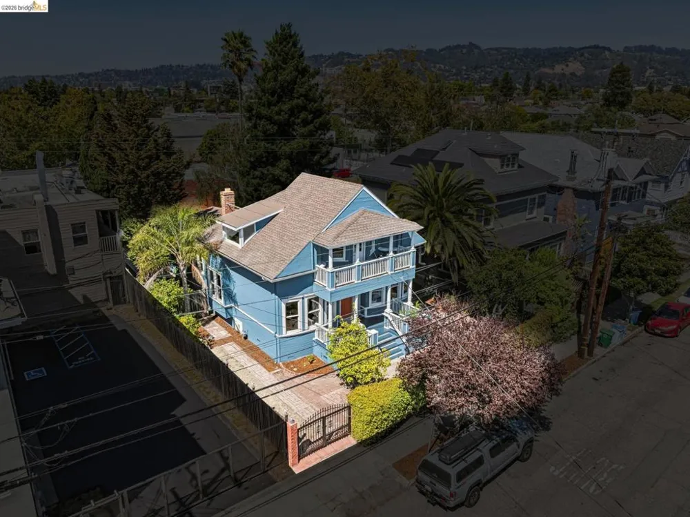 1883 Harmon St Berkeley, CA 94703