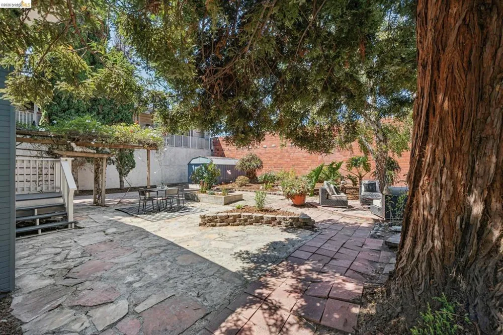1883 Harmon St Berkeley, CA 94703