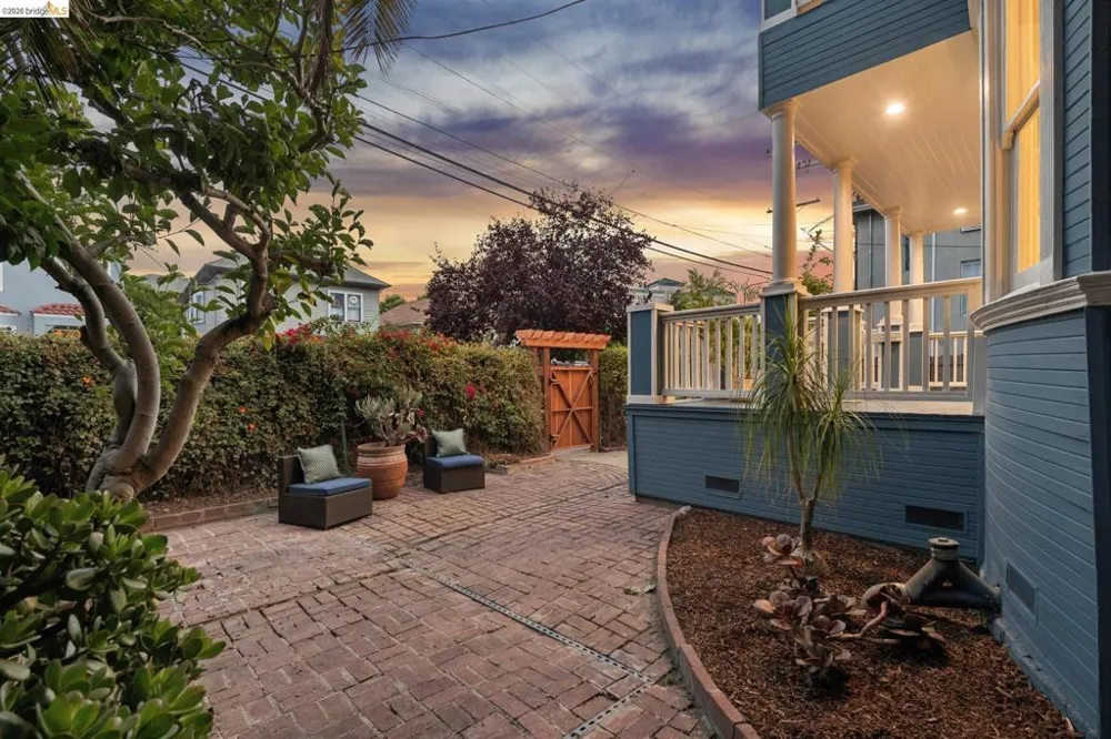 1883 Harmon St Berkeley, CA 94703