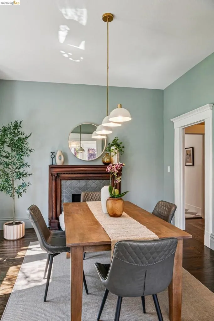 1883 Harmon St Berkeley, CA 94703