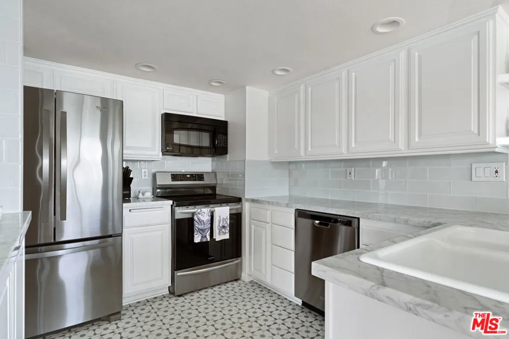 4532 La Brea Street Oxnard, CA 93035