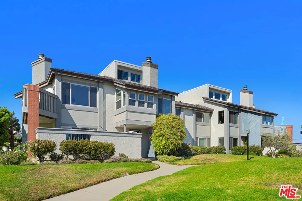 4532 La Brea Street Oxnard, CA 93035