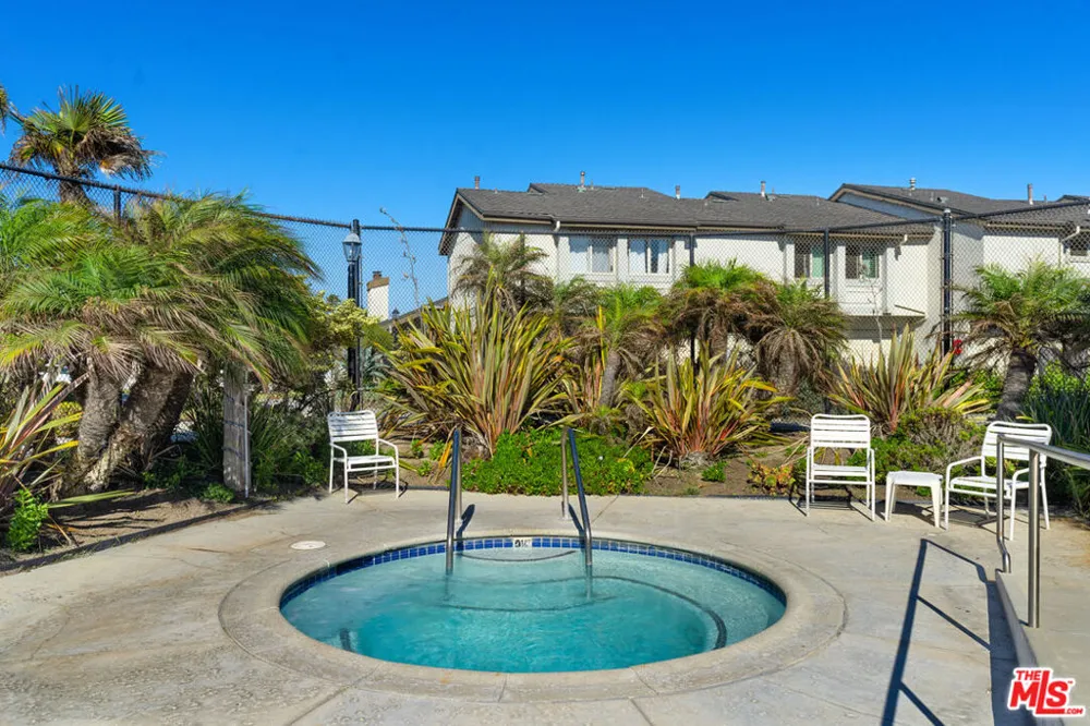 4532 La Brea Street Oxnard, CA 93035