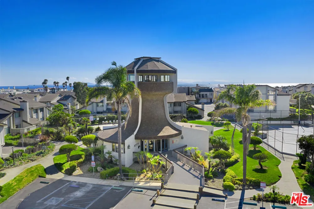 4532 La Brea Street Oxnard, CA 93035