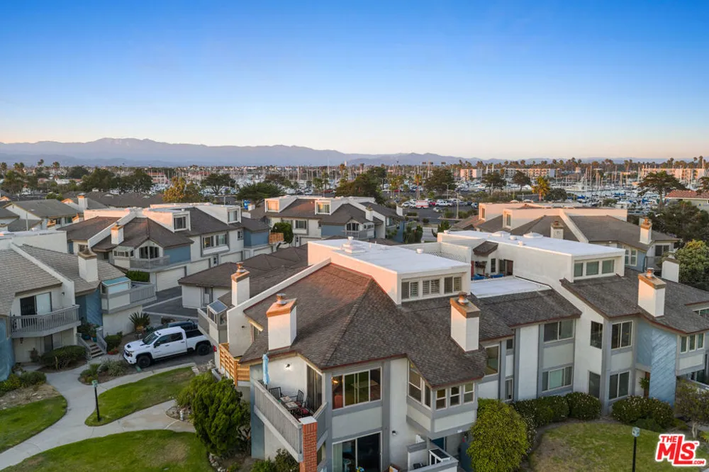 4532 La Brea Street Oxnard, CA 93035