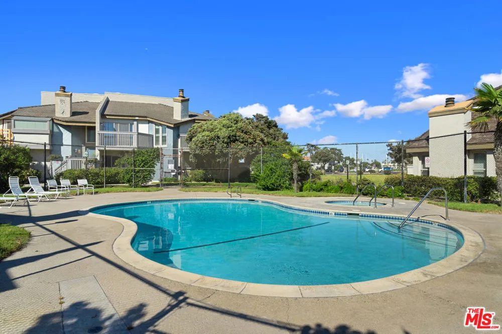 4532 La Brea Street Oxnard, CA 93035