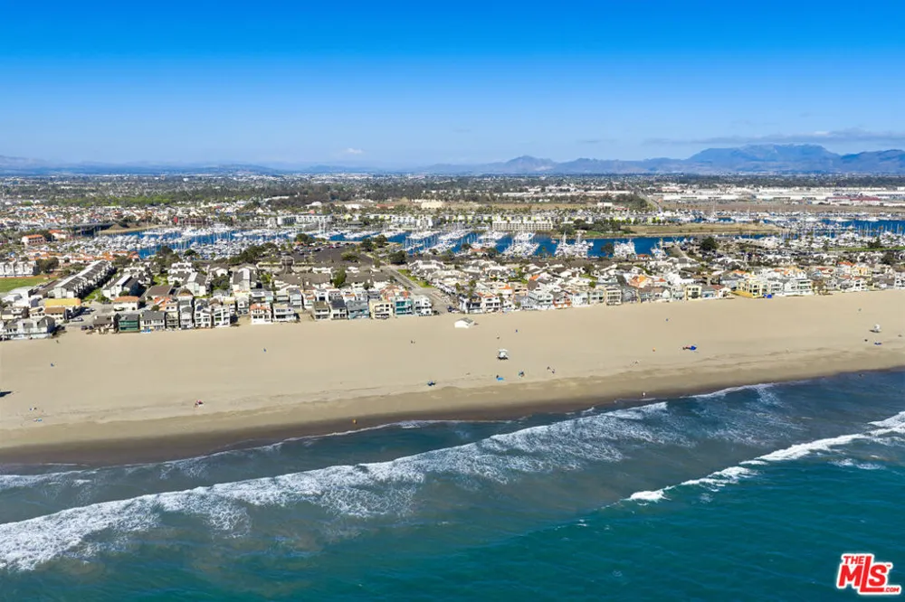 4532 La Brea Street Oxnard, CA 93035