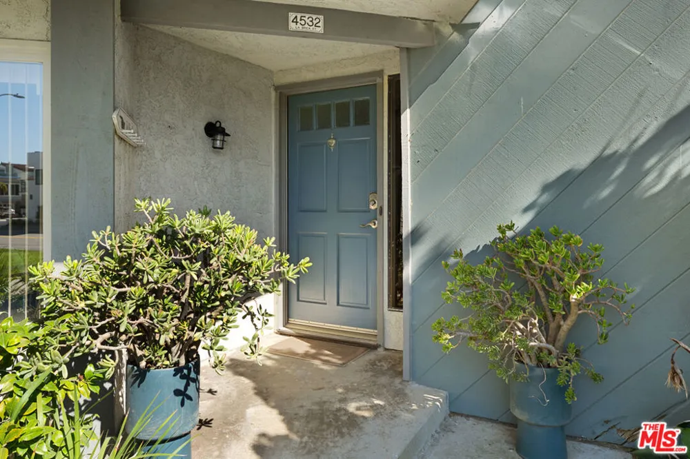 4532 La Brea Street Oxnard, CA 93035