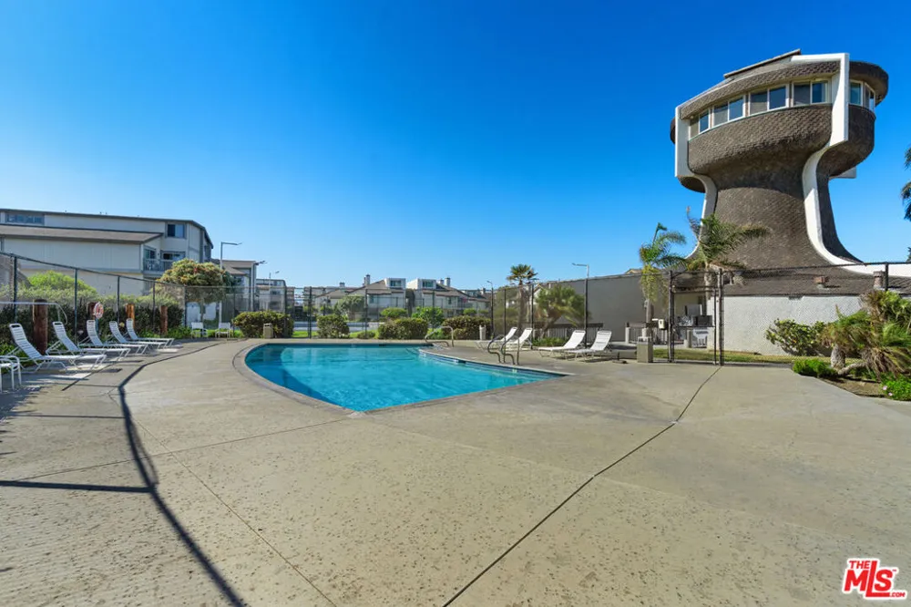 4532 La Brea Street Oxnard, CA 93035