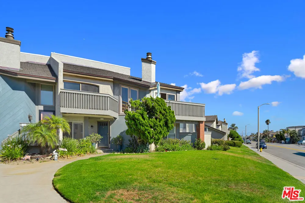 4532 La Brea Street Oxnard, CA 93035