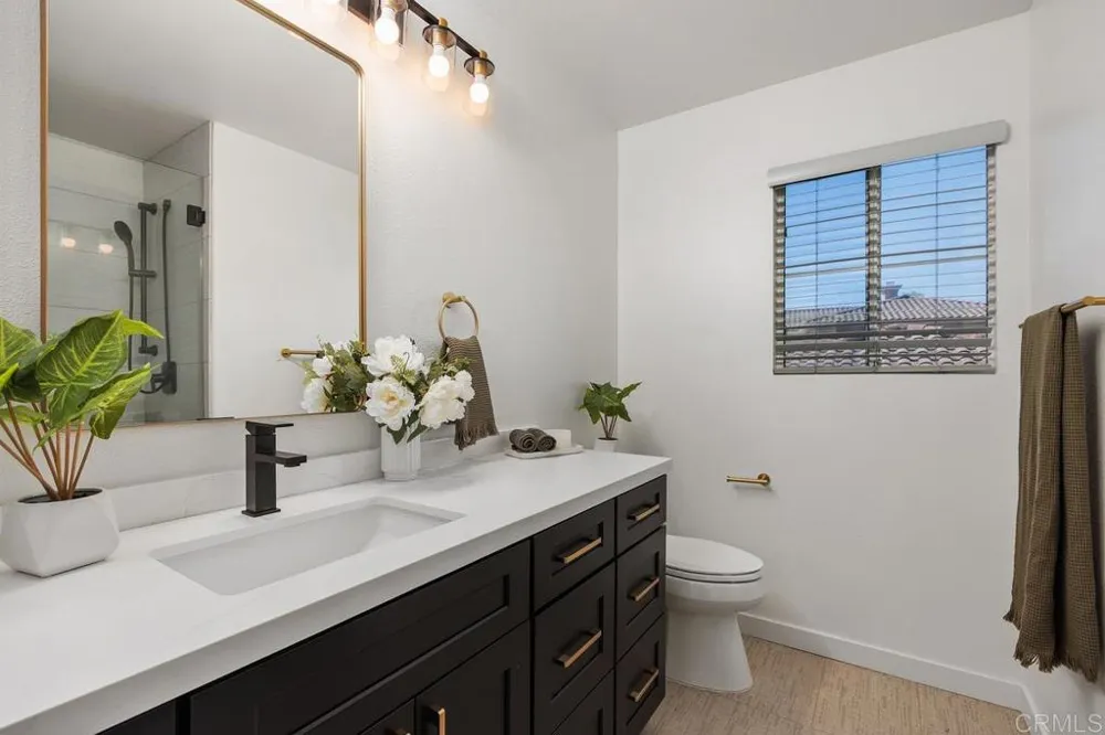 270 Borrego Court Oceanside, CA 92057