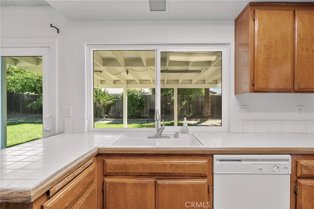 7553 Niagara Fontana, CA 92336