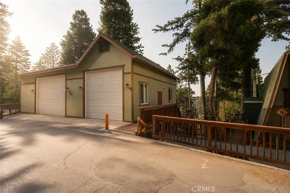 24244 Altdorf Crestline, CA 92325