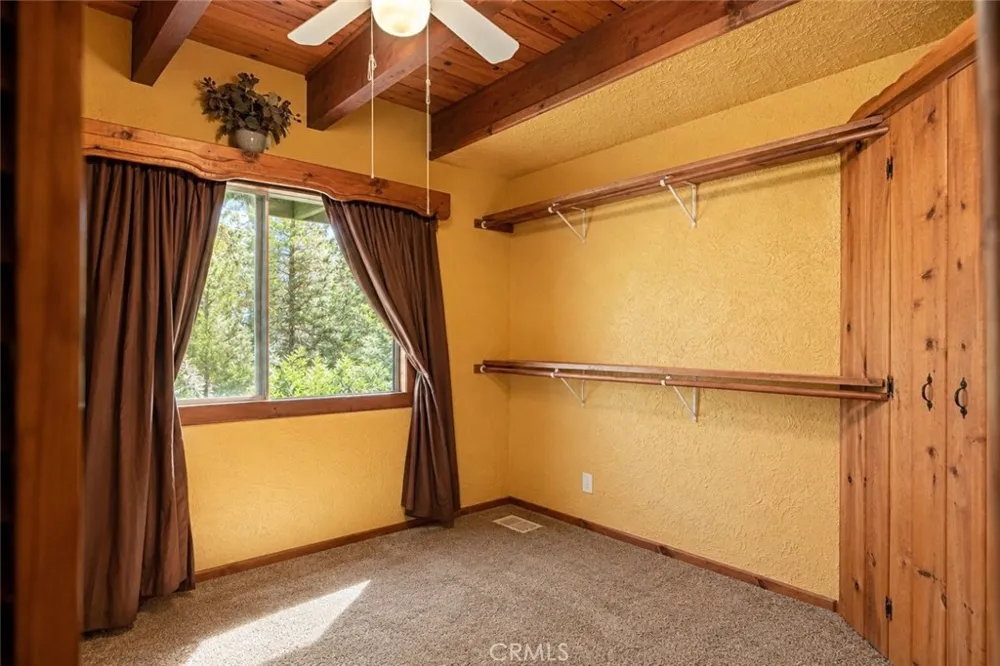 24244 Altdorf Crestline, CA 92325