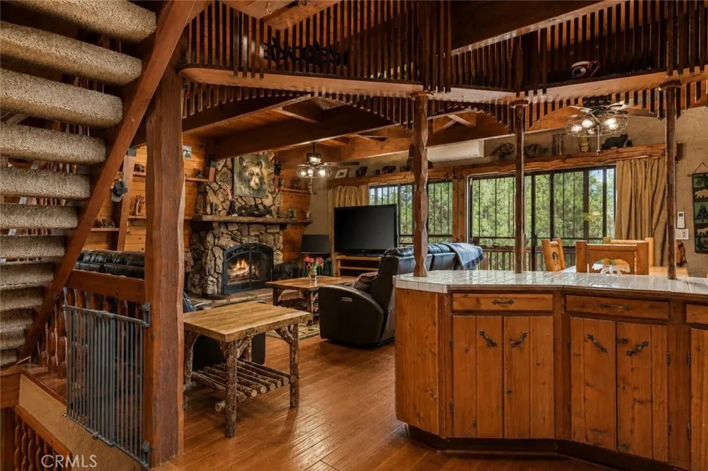 24244 Altdorf Crestline, CA 92325