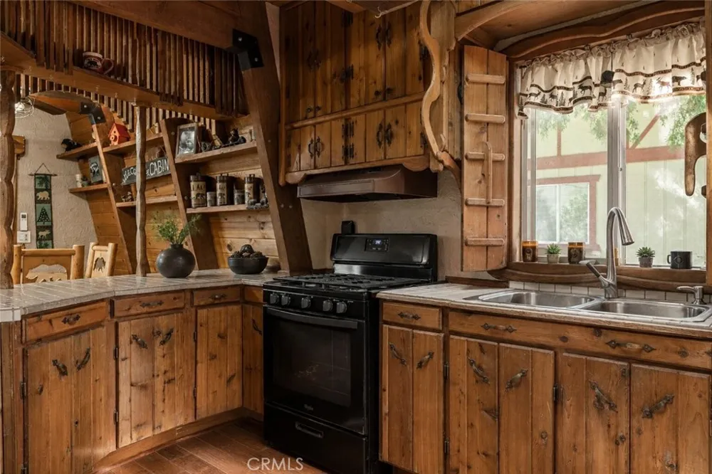 24244 Altdorf Crestline, CA 92325