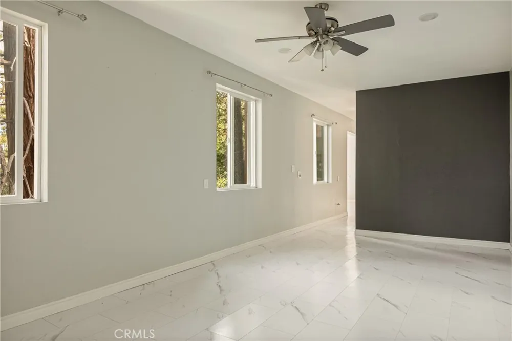 24244 Altdorf Crestline, CA 92325