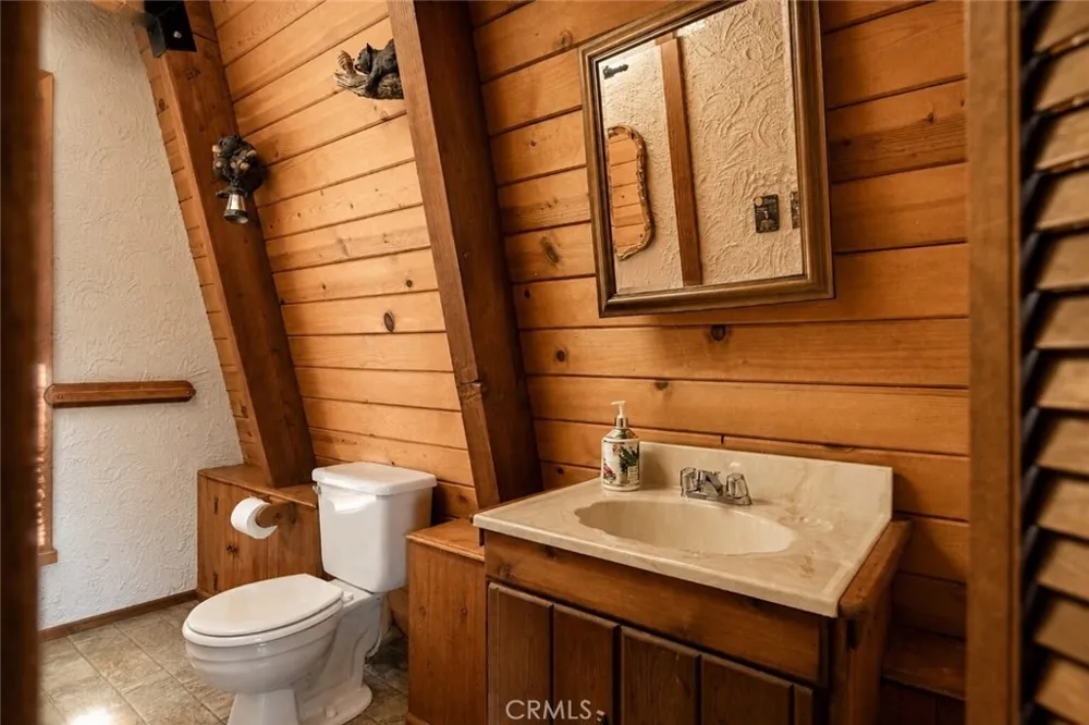 24244 Altdorf Crestline, CA 92325