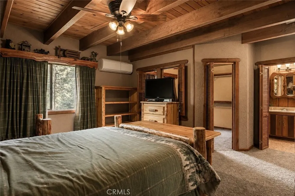 24244 Altdorf Crestline, CA 92325