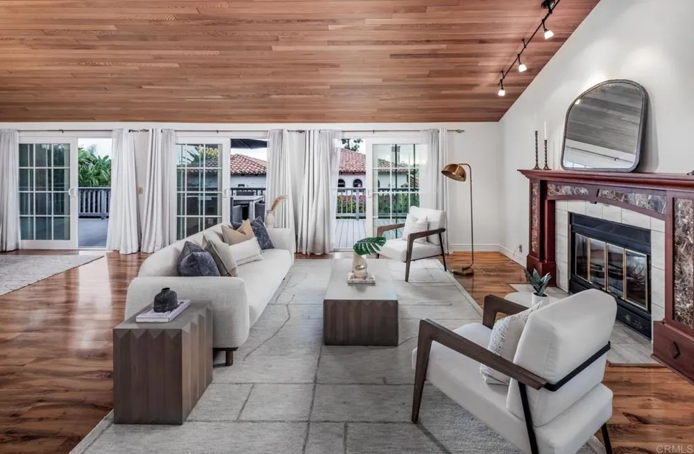 279 Hillcrest Drive Encinitas, CA 92024