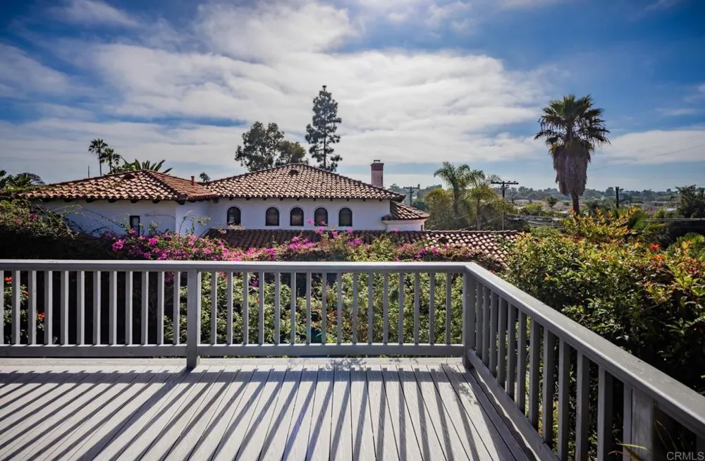 279 Hillcrest Drive Encinitas, CA 92024