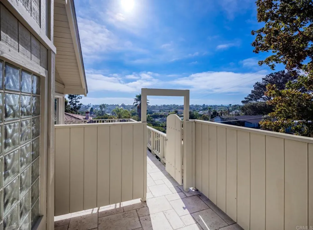 279 Hillcrest Drive Encinitas, CA 92024
