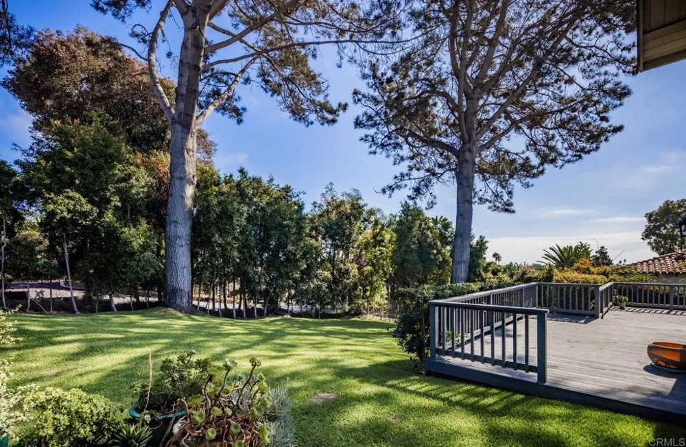 279 Hillcrest Drive Encinitas, CA 92024