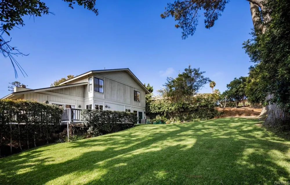 279 Hillcrest Drive Encinitas, CA 92024