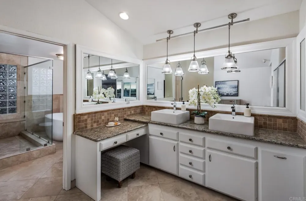 279 Hillcrest Drive Encinitas, CA 92024