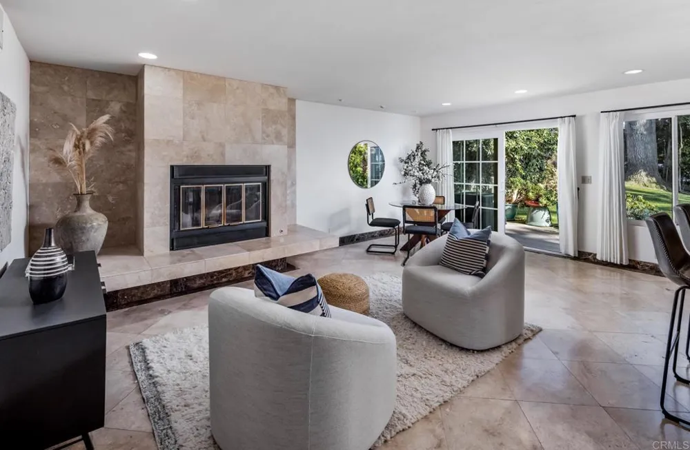279 Hillcrest Drive Encinitas, CA 92024