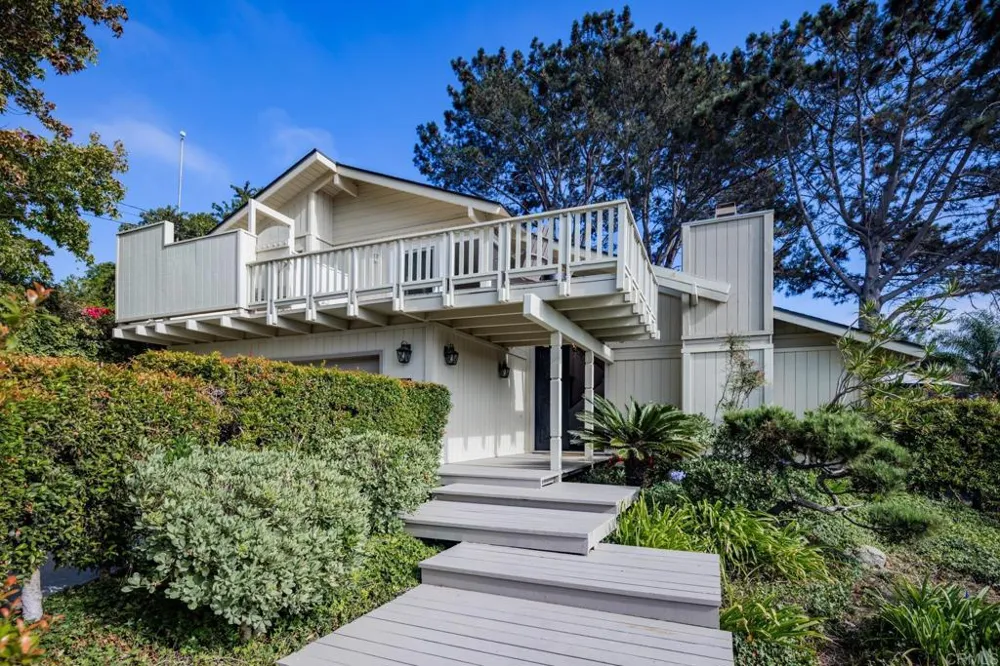 279 Hillcrest Drive Encinitas, CA 92024