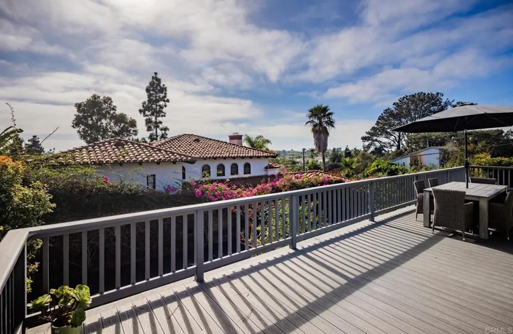 279 Hillcrest Drive Encinitas, CA 92024