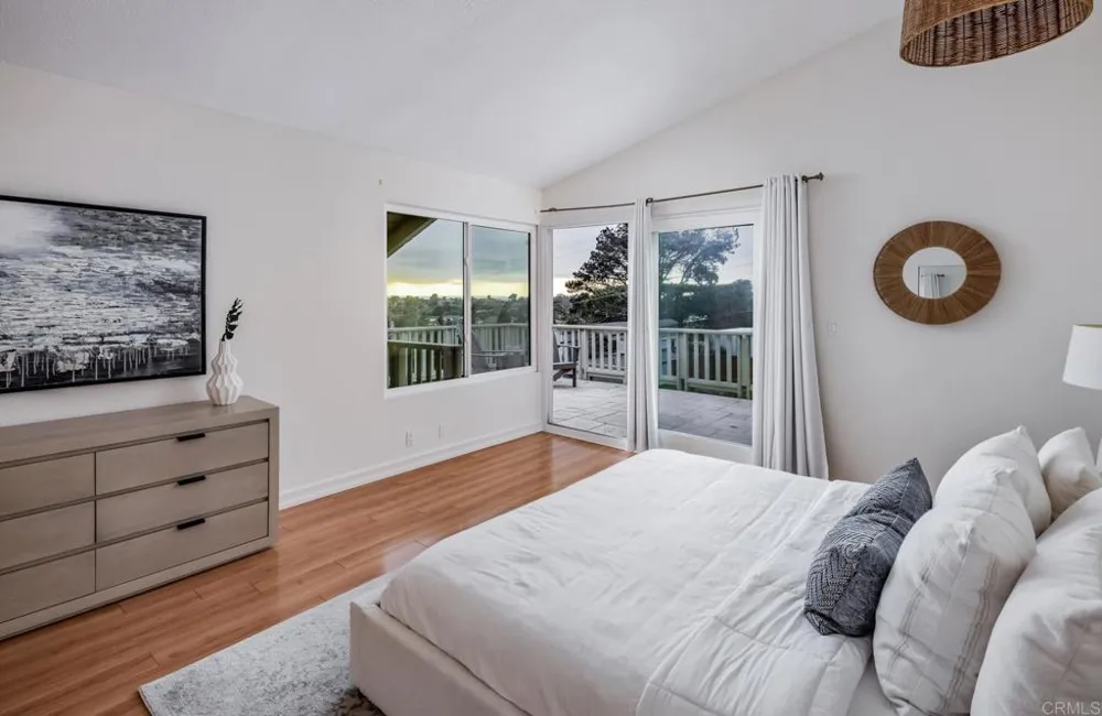 279 Hillcrest Drive Encinitas, CA 92024