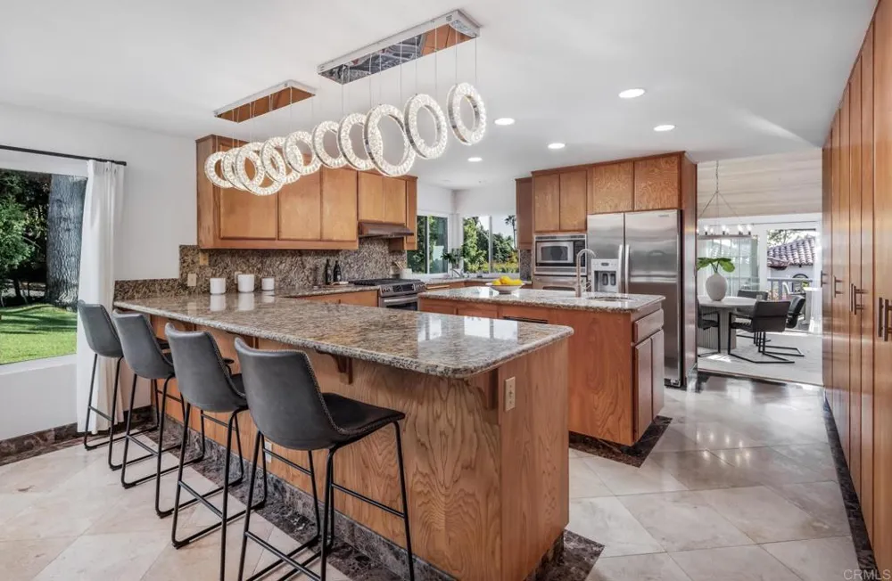 279 Hillcrest Drive Encinitas, CA 92024