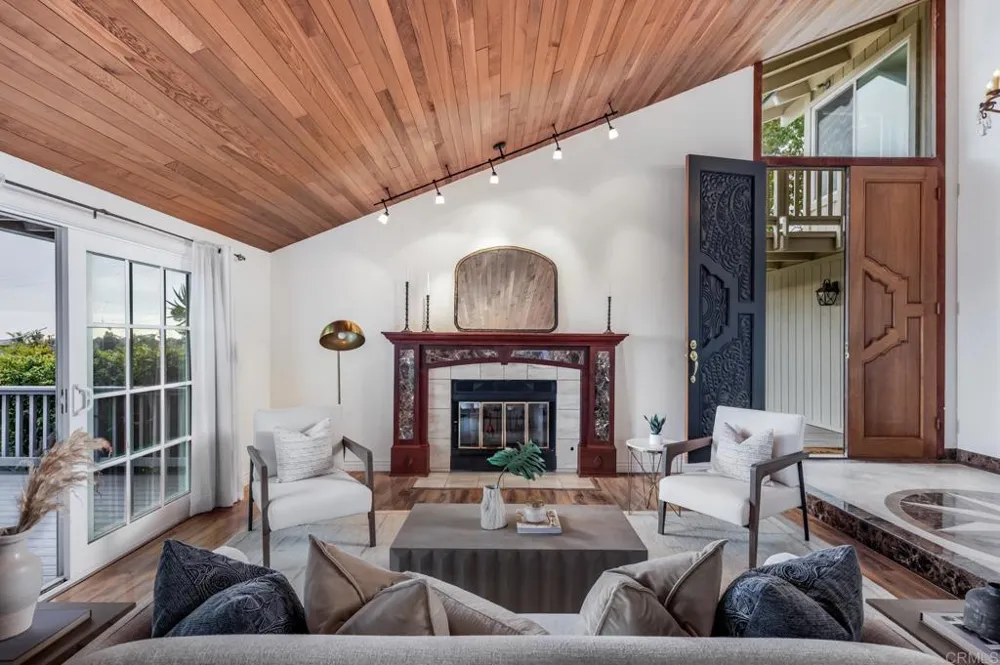 279 Hillcrest Drive Encinitas, CA 92024